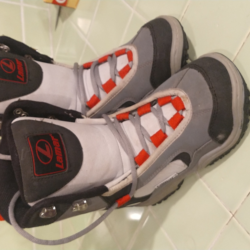 Snow boots